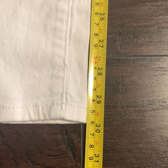 Fashion Nova Distressed White Jeans sz 7. - Picture 9 of 13